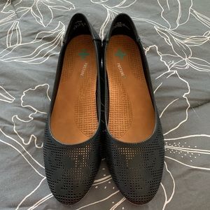 Bare Traps Nixy Ballet Flats